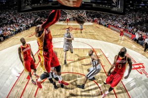 kaiyun官方网站-Uzi回归赛场，大胜首场状态亮眼，瑞士队观众沸腾！